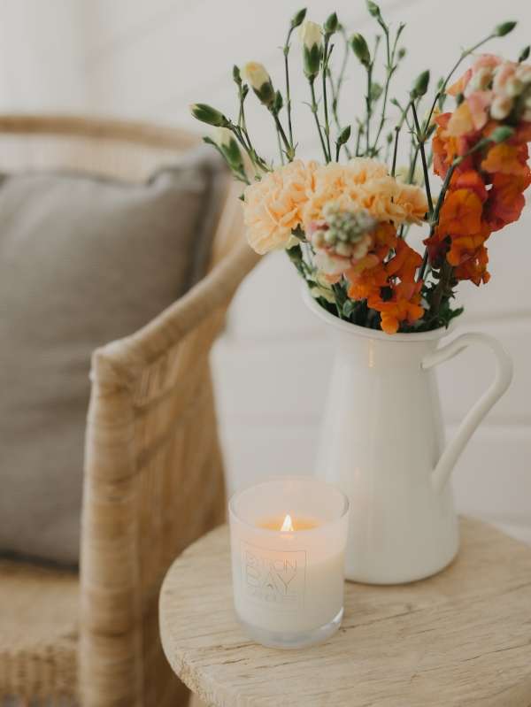Japanese Honeysuckle - Large 50 Hour Pure Soy Candle